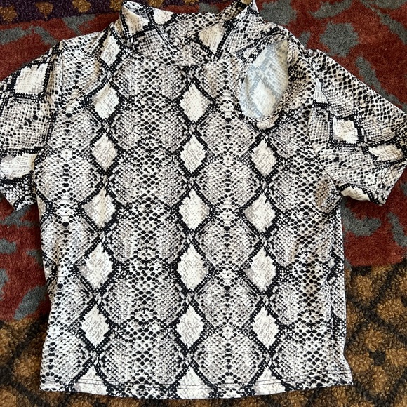 Snake skin top with cut out - Picture 1 of 3